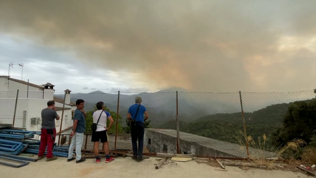 A choiva axudou a frear as lapas e dan por controlado o incendio de Sierra Bermeja