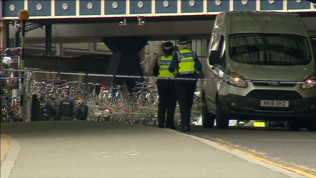 Localizan artefactos explosivos en dous aeroportos e unha estación de Londres