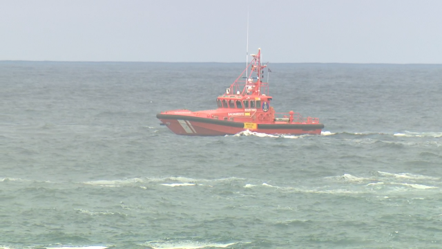 Buscan un home que caeu ao mar mentres pescaba na praia do Baleo, en Valdoviño