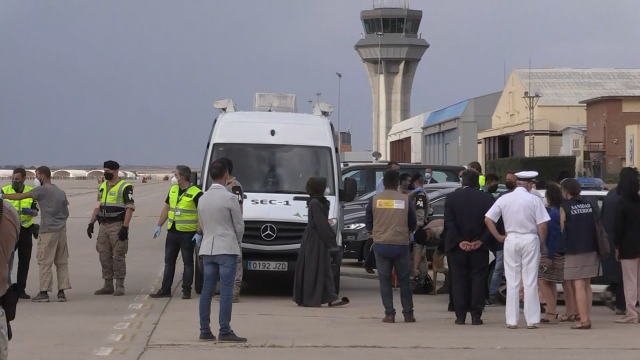 Outros tres avións traerán a España mañá 390 afgáns evacuados