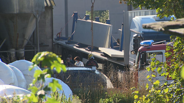 Falece un traballador en Castro de Rei tras caerlle enriba unha peza de formigón