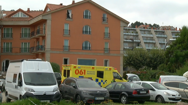 Ferida grave unha muller que caeu dunha cuarta planta dun hotel en Baiona