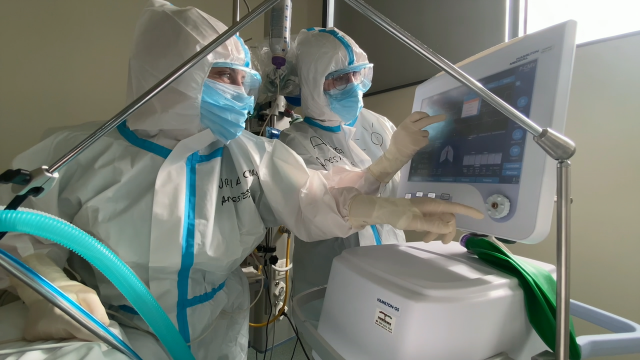 O Sergas informa de tres falecementos relacionados coa covid−19, 2.595 desde o comezo da pandemia
