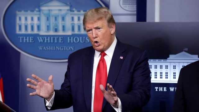 Trump manterá indefinidamente o peche fronteirizo con Europa pola COVID-19