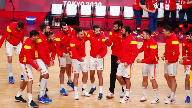 A selección olímpica de balonmán vence con solvencia a Brasil e xa está nos cuartos de final