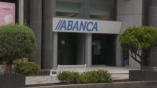 Abanca entrega ao Sergas sete equipos para monotorizar pacientes da covid-19