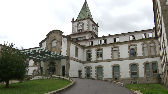 O gromo detectado no Hospital Provincial de Pontevedra afecta xa 54 persoas