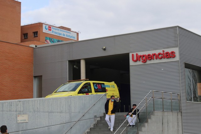 Detido un condutor de ambulancia por degolar un enfermeiro nun hospital de Madrid