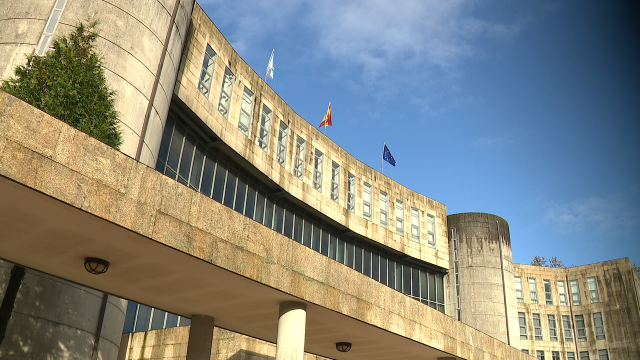 Condenan un home en Santiago a catro anos e medio de cadea por abusar da súa sobriña