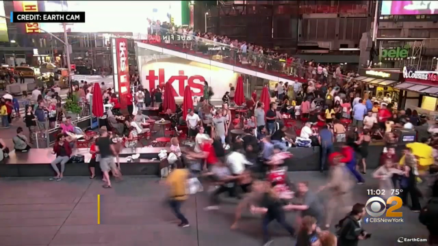 Pánico en Times Square ao confundir o ruído dunha motocicleta cun tiroteo