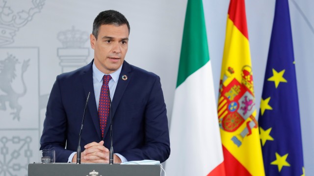 Sánchez agradece a Filipe VI que marque distancias ante as noticias sobre o seu pai
