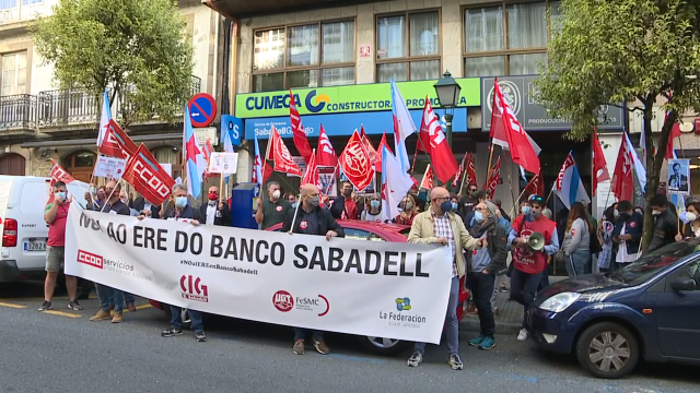 Os traballadores do Sabadell protestan en oito cidades contra o ERE
