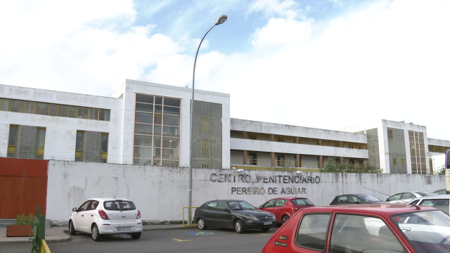 Suspenden unha funcionaria pola súa suposta relación cun preso do Pereiro de Aguiar