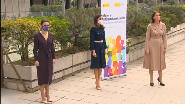 A raíña Letizia e as ministras de Industria e Igualdade apoian a presenza feminina no comercio