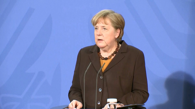 Merkel confirma a suspensión da vacinación con AstraZeneca a menores de 60 anos