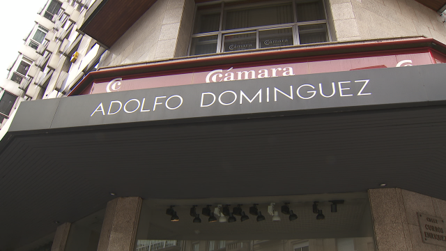 Adolfo Domínguez rebaixa en preto de cen os despedimentos previstos no ere