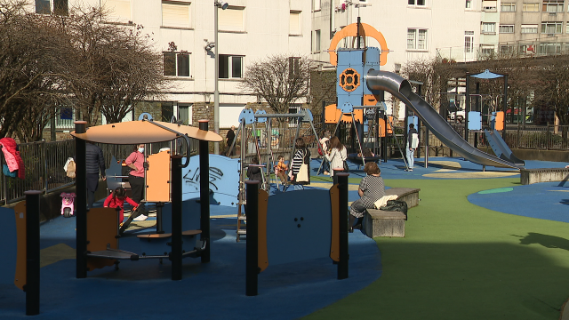 A policía disolve 12 reunións non autorizadas en parques infantís de Vigo