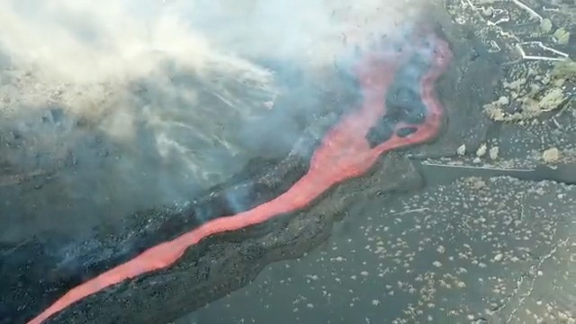 As cinzas do volcán cobren máis de 1.300 hectáreas de terreo