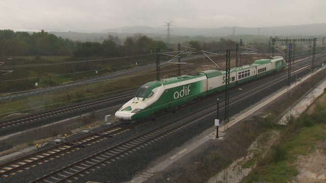 O Parlamento pídelle a Renfe que manteña a parada de Vilagarcía na conexión Vigo-Madrid