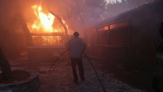 Tres barrios do norte da capital grega tiveron que ser evacuados polos incendios
