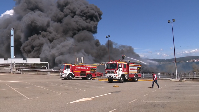 Un incendio aféctalles ás instalacións de conxelados da fábrica de Jealsa, en Boiro