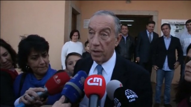 O futuro político do presidente portugués, pendente dunha operación de corazón