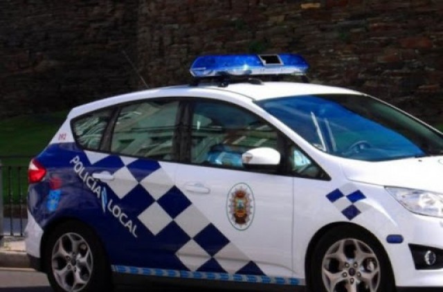 Persegue un condutor ebrio, que ía en sentido contrario e chocou contra o seu coche