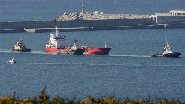 O porto exterior da Coruña acolle o quimiqueiro que estivo á valga catro días