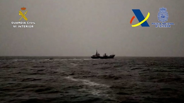 España intercepta un buque con 8.400 quilos de haxix en augas do Senegal