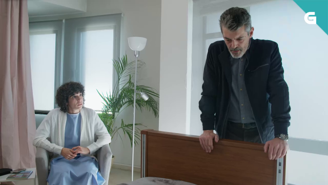 Carlos visita a Dora para intentar avanzar coa investigación