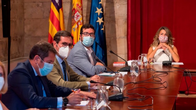 Goberno e axentes sociais seguirán negociando o luns a prórroga dos ERTE